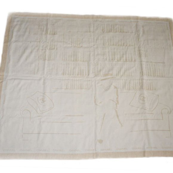 Chanel Blanket, CHANEL Reversible Blanket Mademoiselle CC Motif Wool Silk - Picture 13 of 14